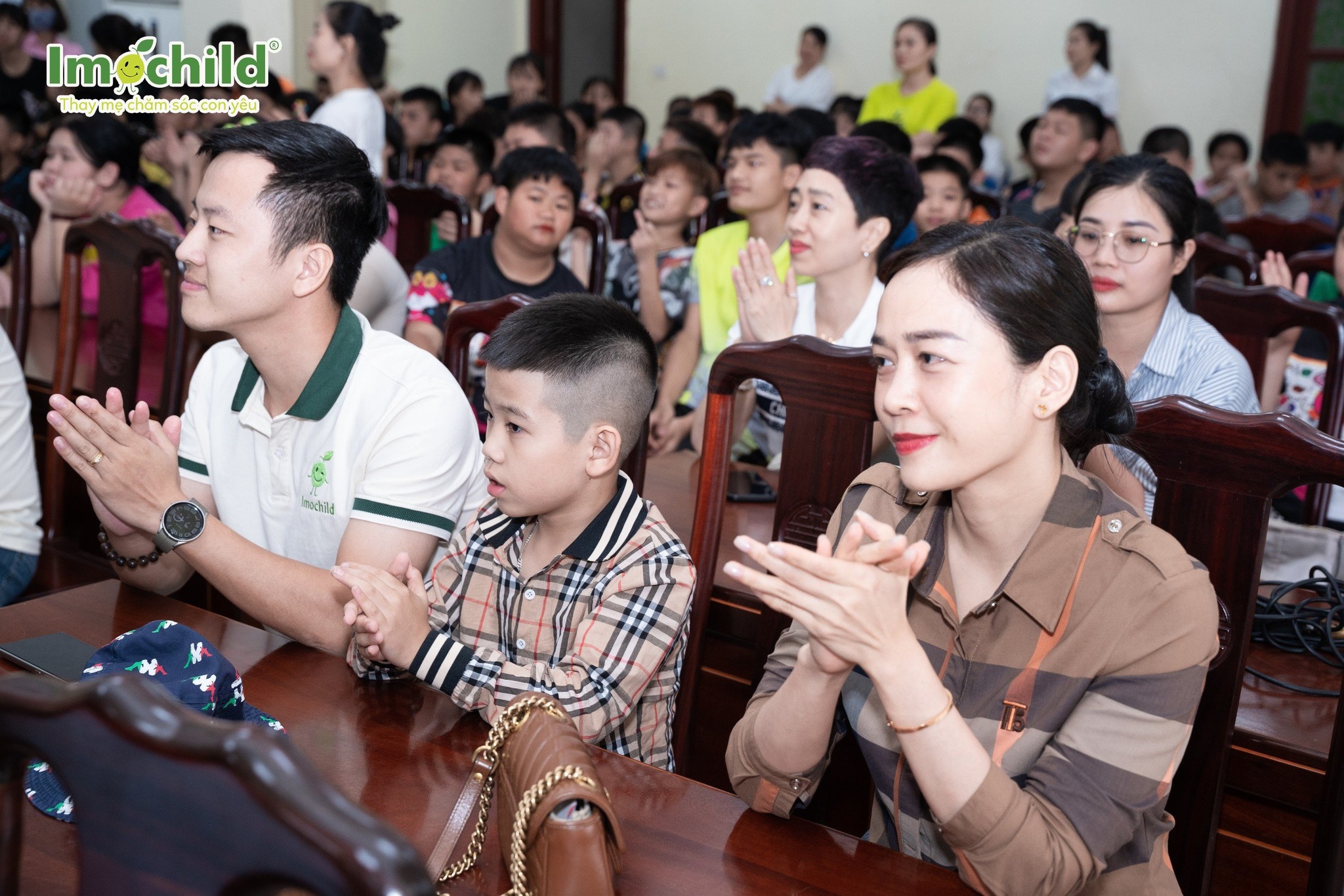 Imochild & Nhím Store Trao Yêu Thương Tại Bắc Ninh 2 Giao-luu-van-nghe-tai-trung-tam